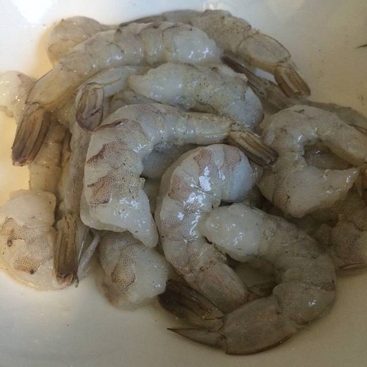 Tôm Nõn Thẻ Tươi T-FOOD - Tươi Ngon, Tiện Lợi Cho Mọi Món Ăn Mang vị ngọt tự nhiên của biển cả vào bếp nhà bạn một cách dễ dàng với Tôm Nõn Thẻ Tươi T-FOOD. Sản phẩm là lựa chọn hoàn hảo cho những ai yêu thích hương vị tôm tươi ngon mà vẫn tiết kiệm tối đa thời gian sơ chế.